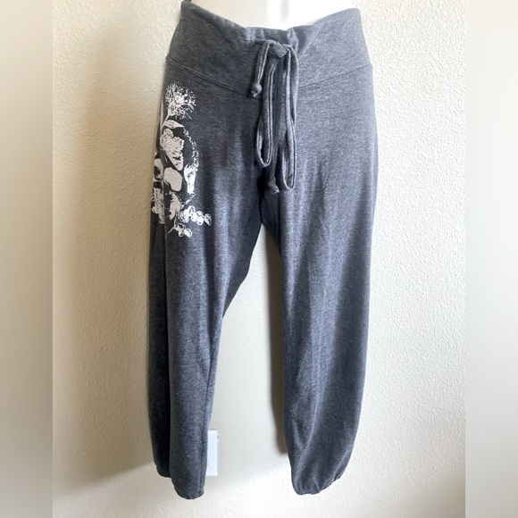 Pants - NWOT Gray 3/4 length lightweight drawstring joggers with floral skull design